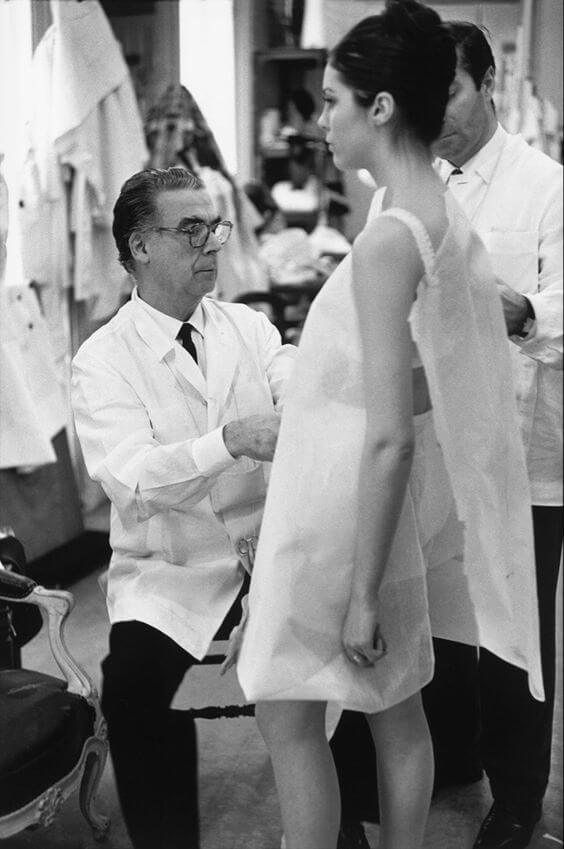 Balenciaga, the master of haute couture, at work